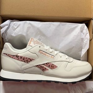 women shoe size 9.5 🌙